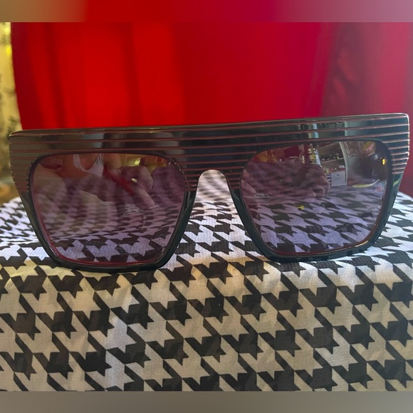 L.A.M.B. LA502 Sunglasses - Picture 2 of 8